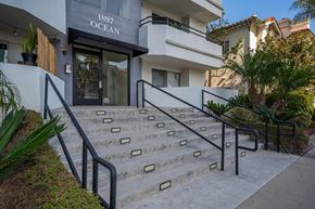 Long Beach apartment for rent - Property entrance on Ocean Blvd.